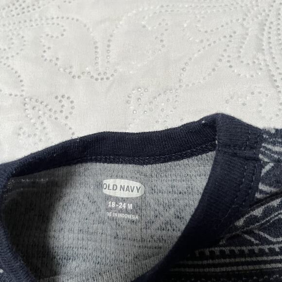 Old Navy Thermal Polar Bear Shirt Size 18-24m - Picture 3 of 4